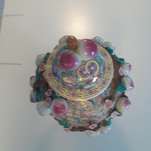 Famille Rose Antique Urn PRICE FIRM! - Picture 5 of 7